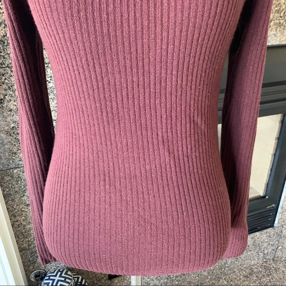 NWOT Theory Jemliss Evian Ribbed Turtleneck Sweater Burgundy Casual Medium - Picture 5 of 10